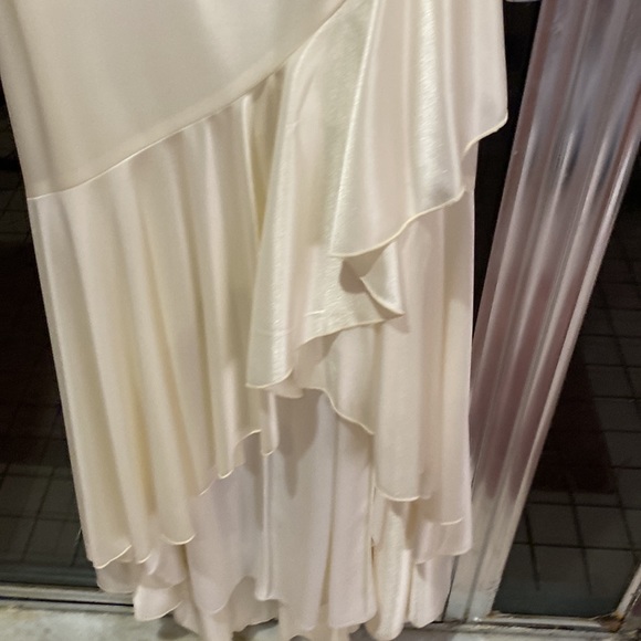 Beautiful off white evening gown, New with tags size 7/8 - Picture 11 of 16